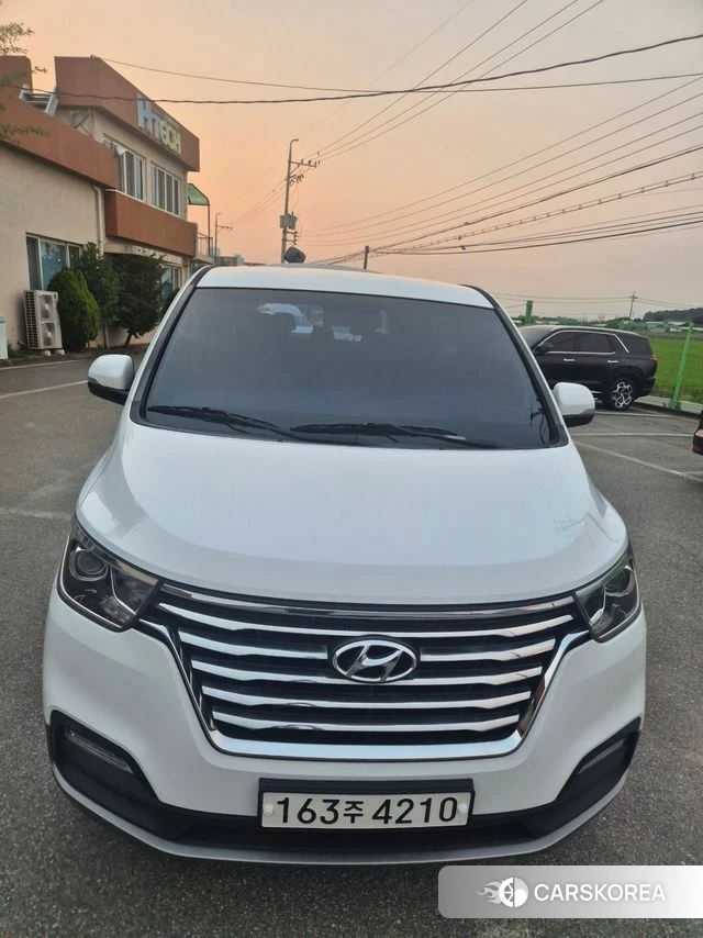 Hyundai The New Grand Starex 2018 Белый двухцветный из Кореи