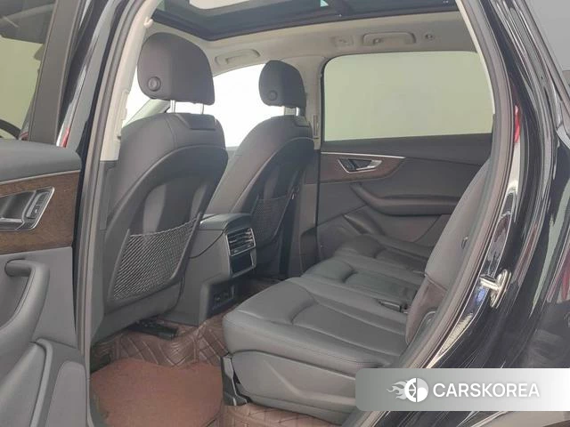 Audi Q7 2021 Черный из Китая