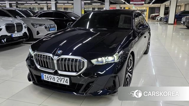 BMW 5 Series (G60) 2024 Черный из Кореи