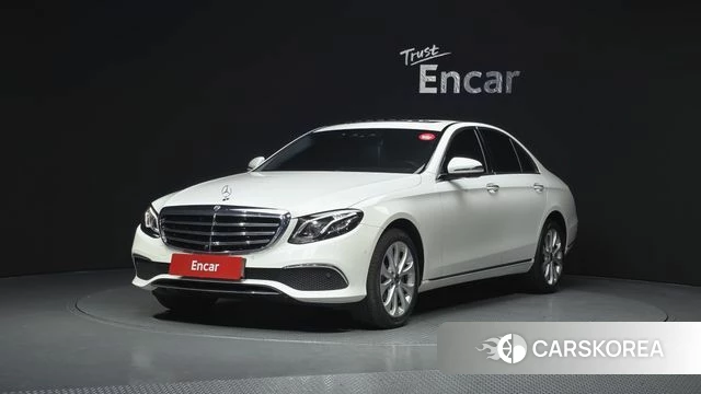 Mercedes-Benz E-Class W213 2018 Белый из Кореи