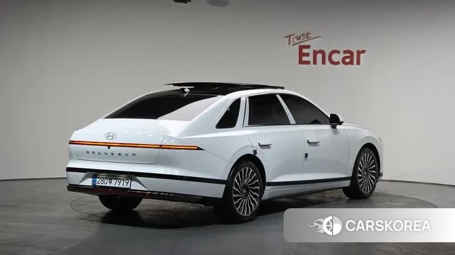 Hyundai Grandeur Hybrid (GN7) 2024 Белый из Кореи