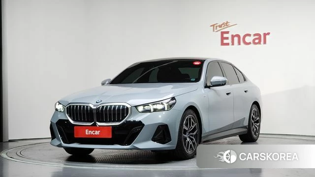 BMW 5 Series (G60) 2025 Светло-серебряный цвет из Кореи