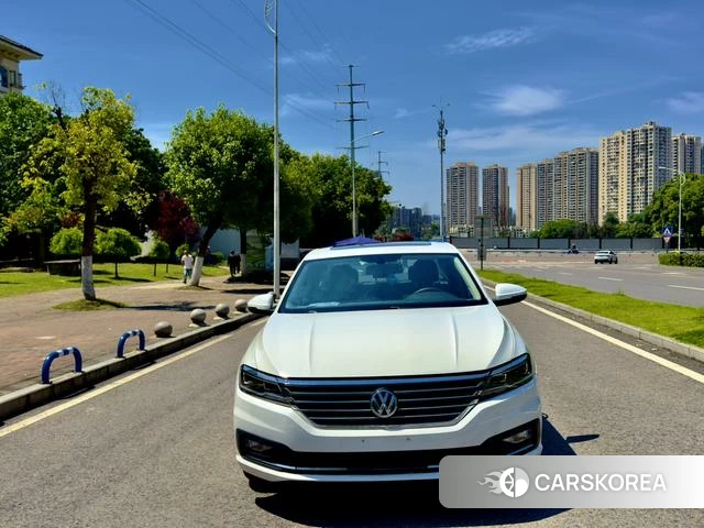 Volkswagen Lavida 2022 Белый из Китая
