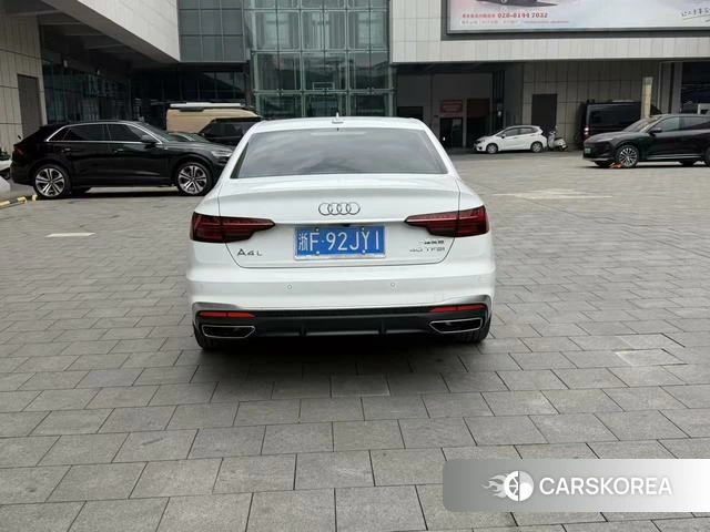 Audi A4L 2022 Белый из Китая