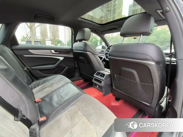 Audi A6L 2021 Черный из Китая