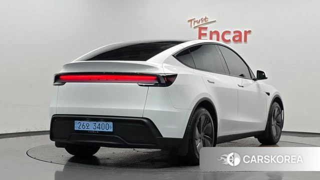 Tesla Model Y 2025 Белый из Кореи