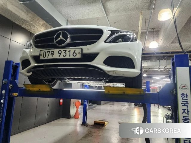 Mercedes-Benz C-Class W205 2018 Белый из Кореи