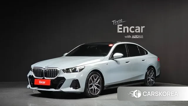 BMW 5 Series (G60) 2025 Серебристо-серый из Кореи