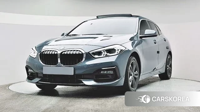 BMW 1 Series (F40) 2021 Небесно-голубой из Кореи