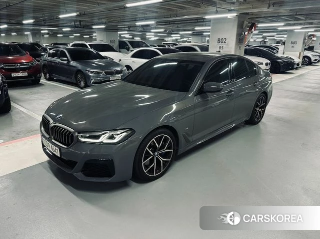 BMW 5 Series (G30) 2022 Серебристо-серый из Кореи