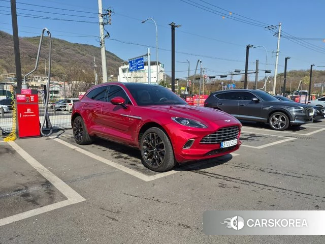 Aston Martin DBX 2020 Красный из Кореи