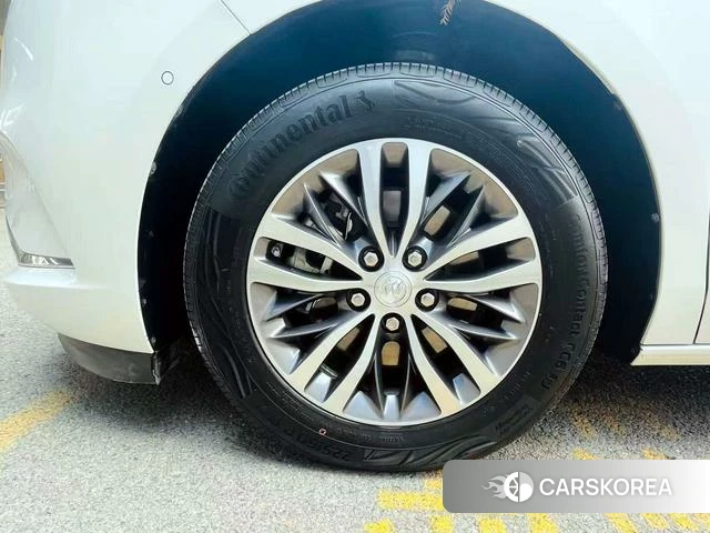 Buick GL8 2020 Белый из Китая