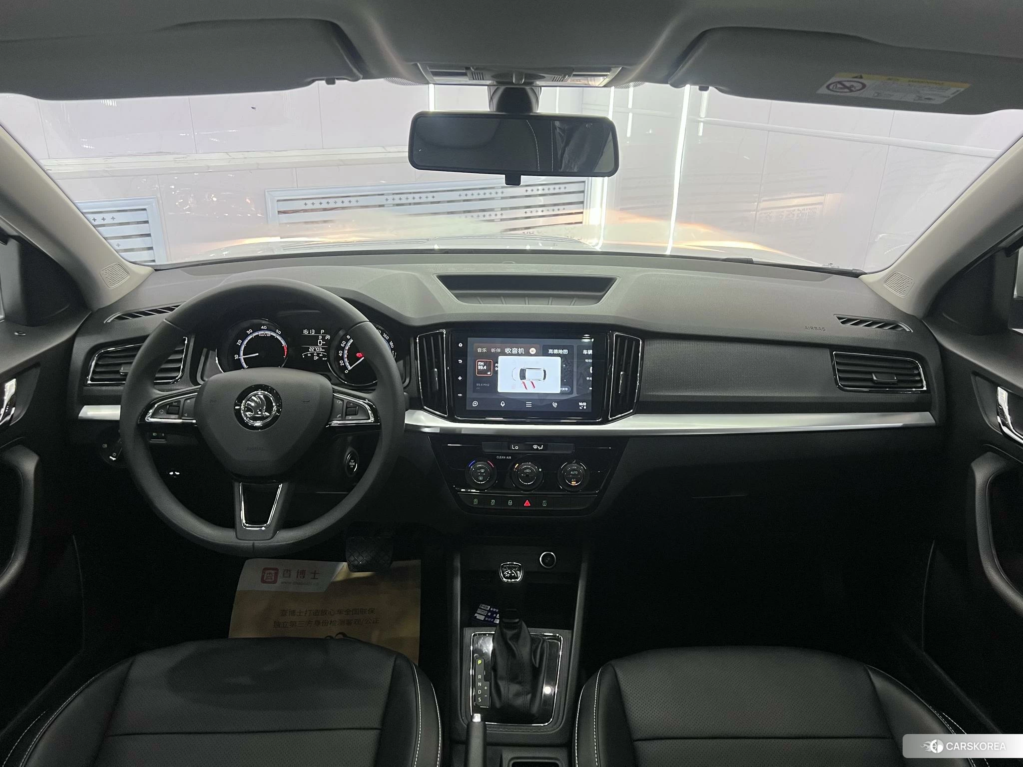Skoda Komick 2023 Белый из Китая