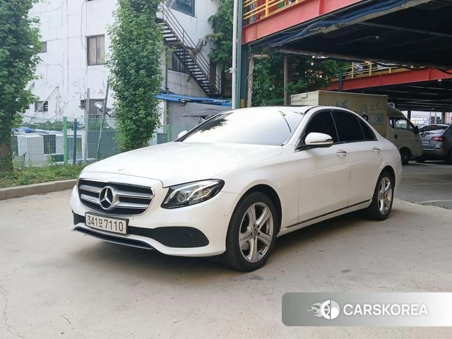Mercedes-Benz E-Class W213 2018 Белый из Кореи