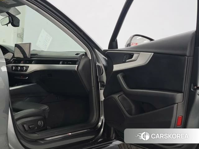 Audi A4L 2021 Темно-серый из Китая