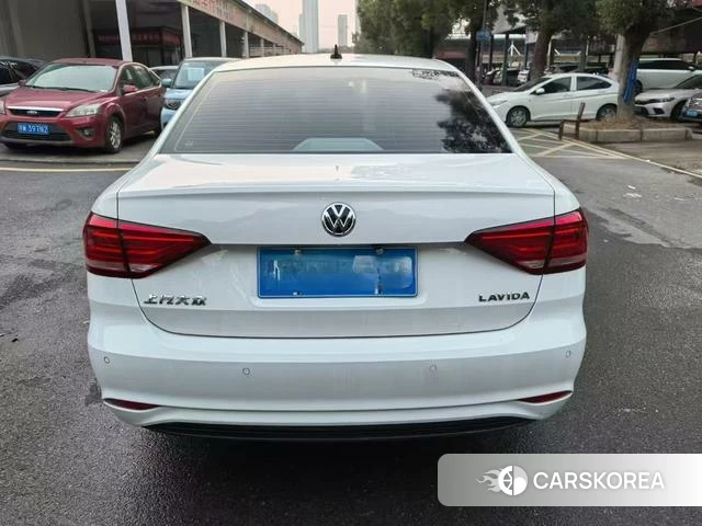 Volkswagen Lavida 2022 Белый из Китая