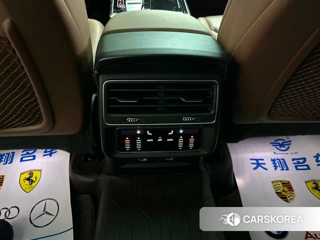 Audi Q7 2021 Черный из Китая