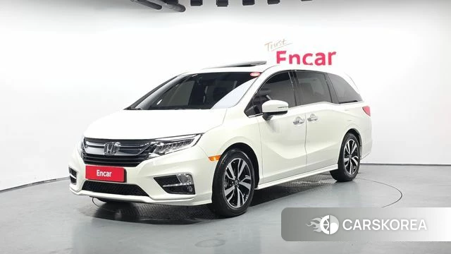 Honda Odyssey 2019 Белый из Кореи