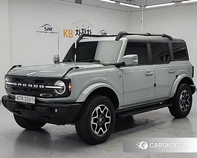 Ford Bronco 6th Generation 2023 Серебристо-серый из Кореи