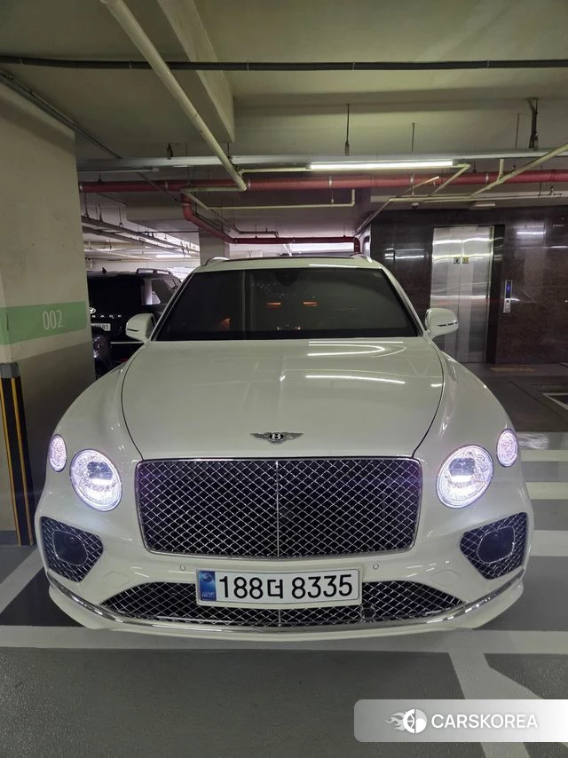Bentley Bentayga 2021 Белый из Кореи