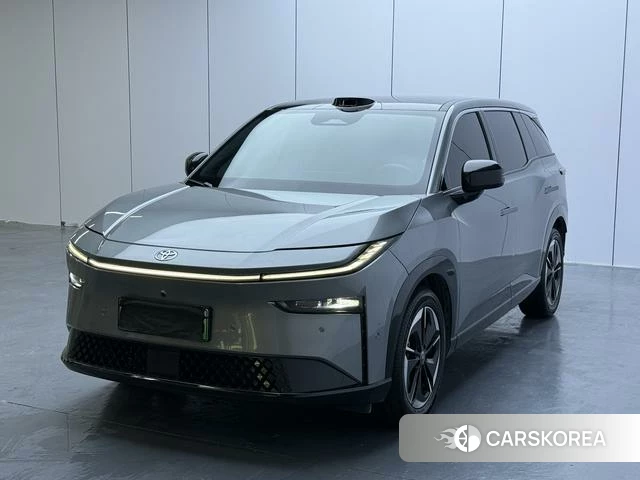 Toyota Platinum Wisdom 3X 2025 Серебристо-серый из Китая