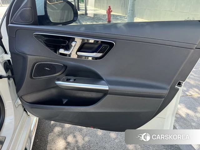 Mercedes-Benz C-class PHEV 2023 Белый из Китая