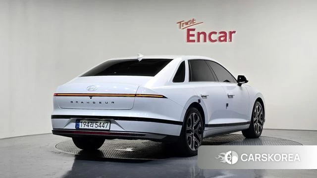 Hyundai Grandeur Hybrid (GN7) 2023 Белый из Кореи
