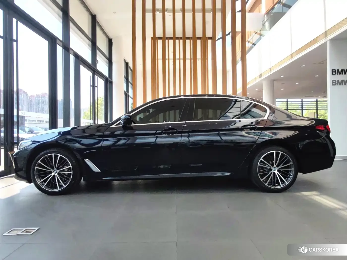 BMW 5 series 2023 Черный из Китая