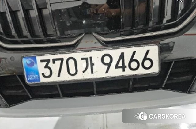 BMW 5 Series (G60) 2025 Серебристо-серый из Кореи