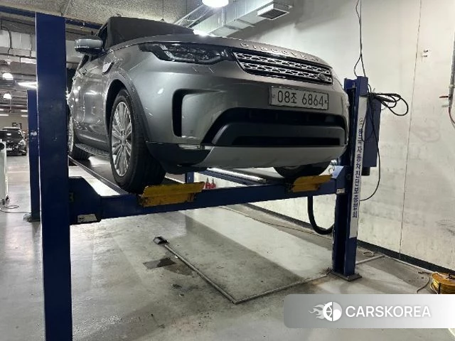 Land Rover Discovery 5 2018 Серый из Кореи