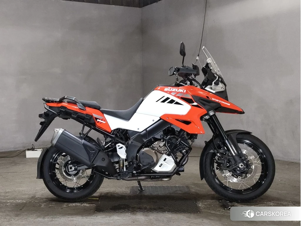 Проданный Suzuki V-STROM 1050XT 2021 из Японии, фото 2