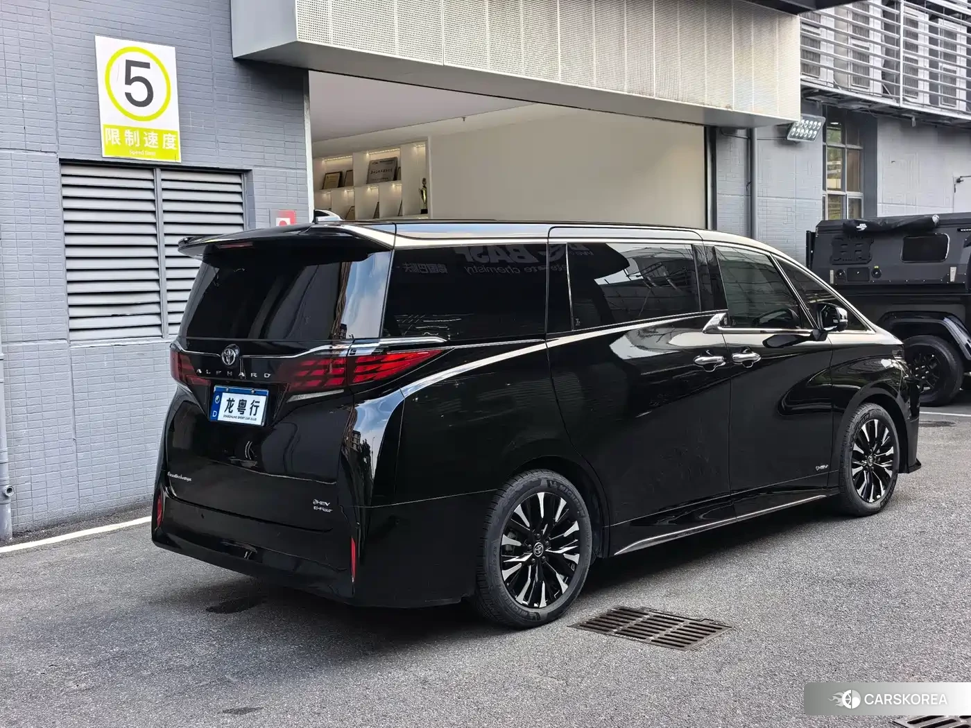 Toyota Elfa 2024 Черный из Китая, фото 2
