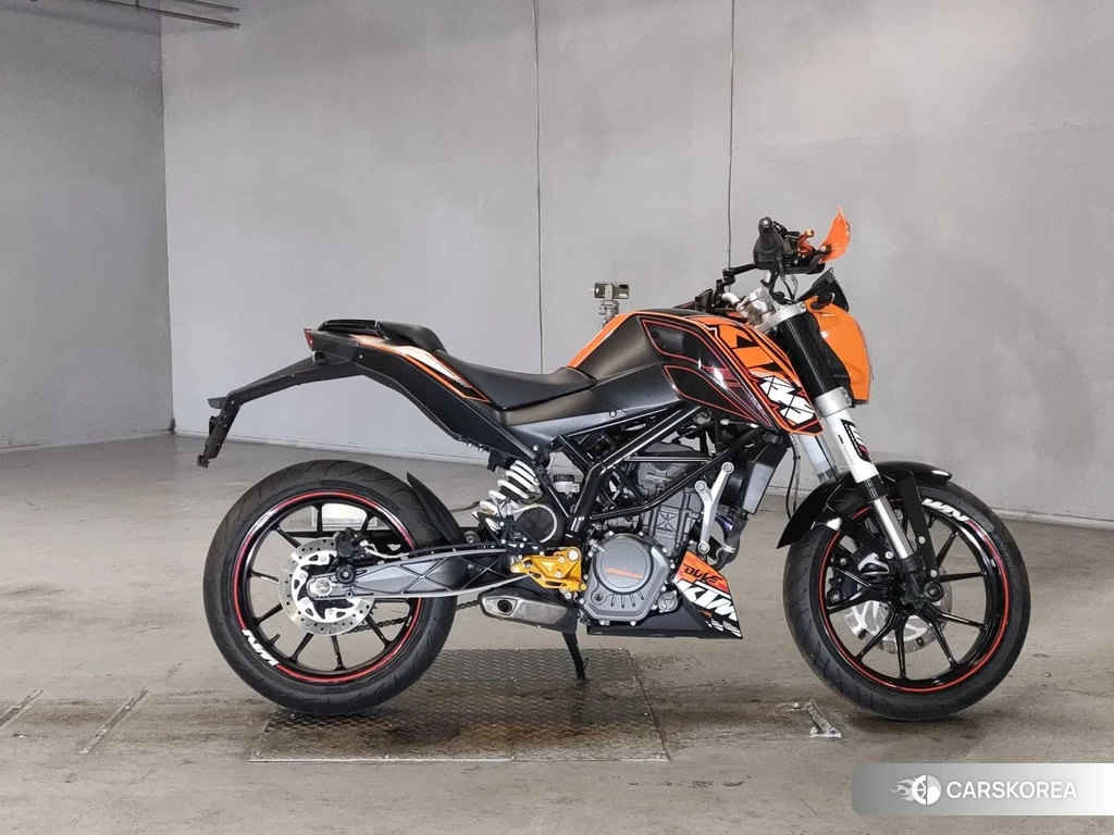 Проданный KTM 125 DUKE 2011 из Японии, фото 2