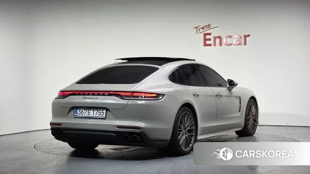 Porsche Panamera (971) 2023 Серебристо-серый из Кореи
