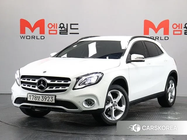 Mercedes-Benz GLA-Class X156 2019 Жемчужный цвет из Кореи