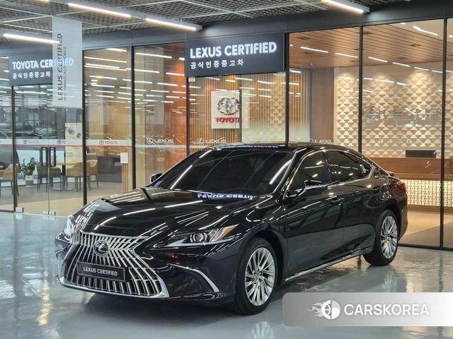 Lexus ES300h 7th generation 2025 Черный из Кореи