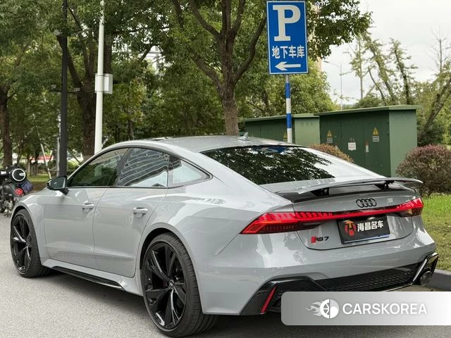 Audi RS 7 2021 Темно-серый из Китая