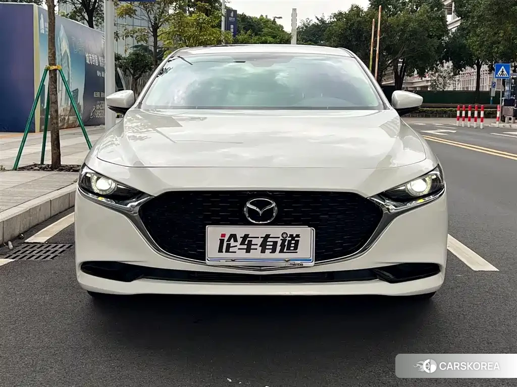 Mazda 3 2022 Белый из Китая