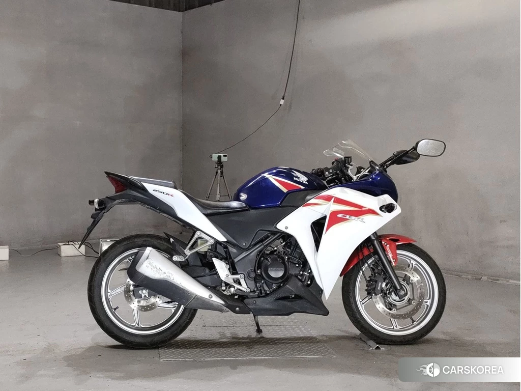 Проданный Honda CBR250R 2011 из Японии, фото 2