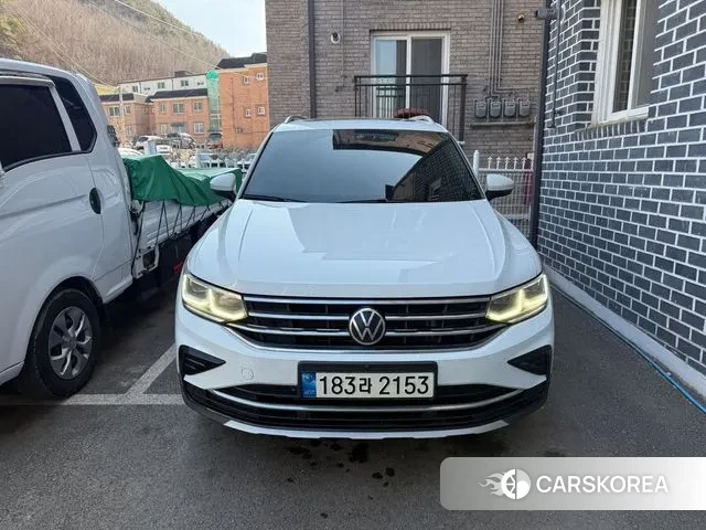 Volkswagen Tiguan second Generation 2021 Белый из Кореи