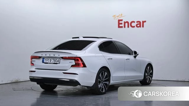 Volvo S60 3rd generation 2023 Белый из Кореи