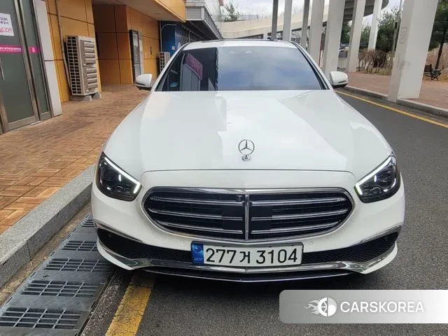 Mercedes-Benz E-Class W213 2023 Белый из Кореи