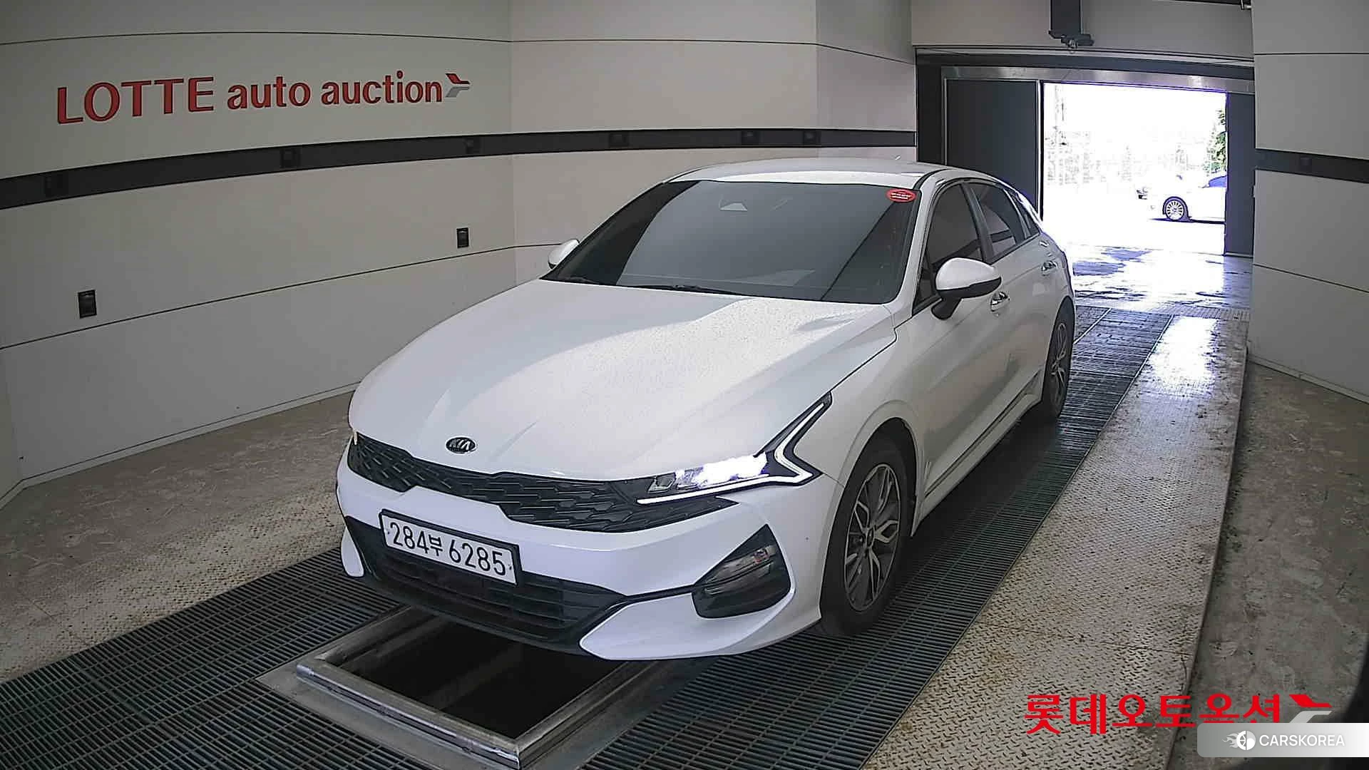 Kia K5 2021 Snow White Pearl (optional) из Кореи