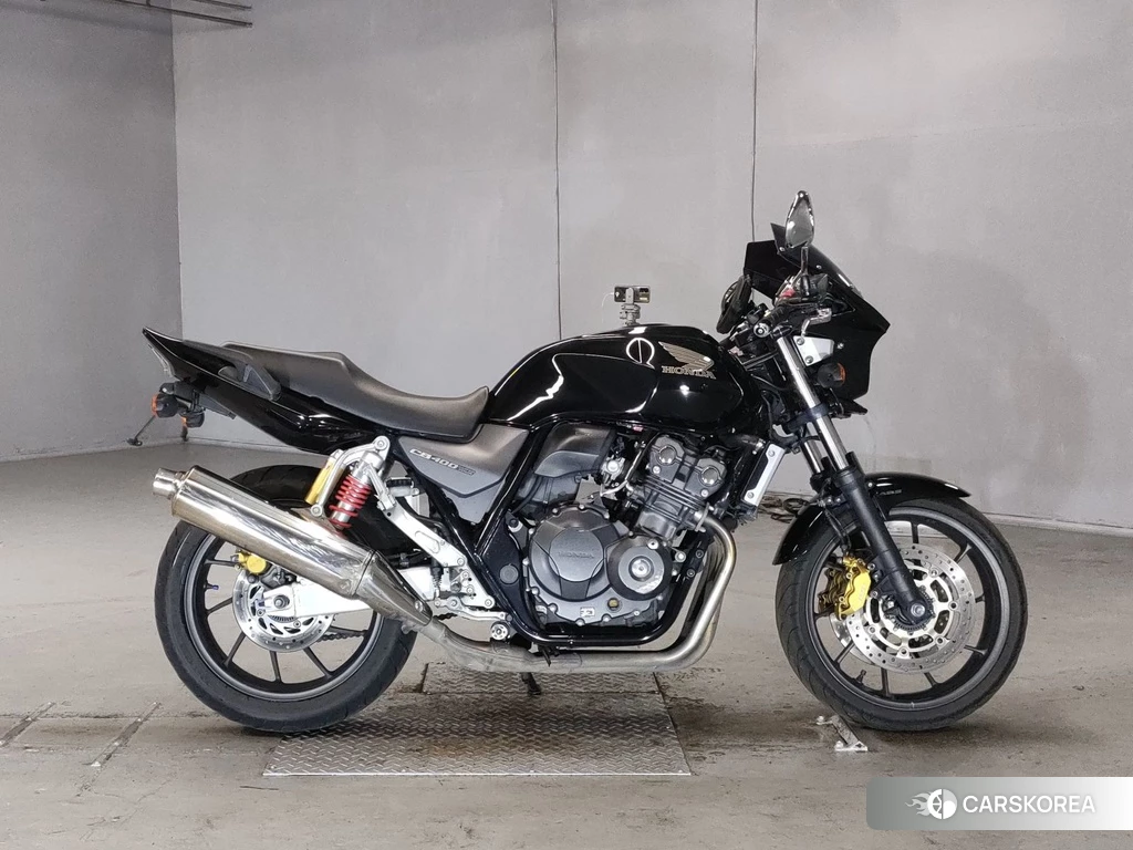 Проданный Honda CB400SF 2017 из Японии, фото 2