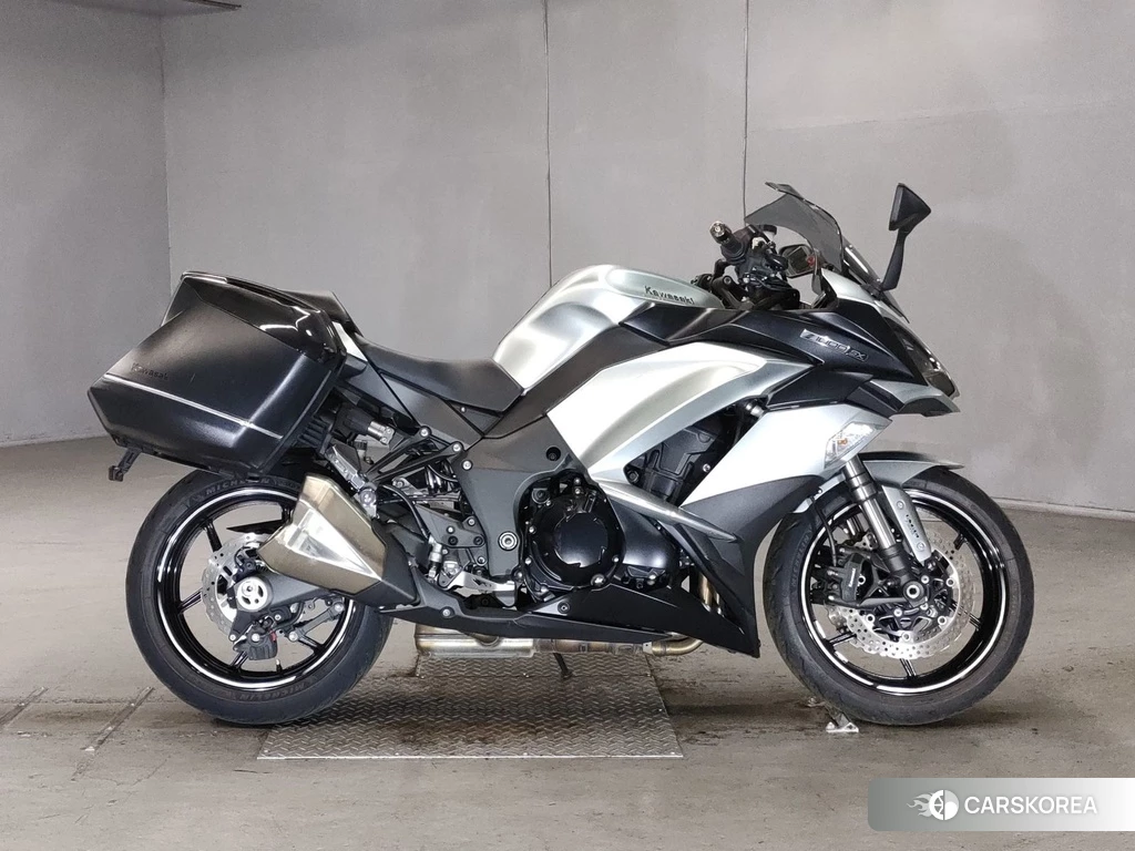 Проданный Kawasaki Z1000SX 2018 из Японии