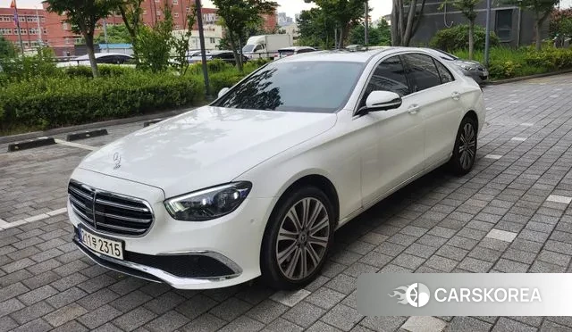 Mercedes-Benz E-Class W213 2023 Белый из Кореи