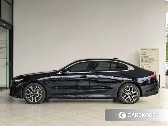 BMW i5 2025 Черный из Китая