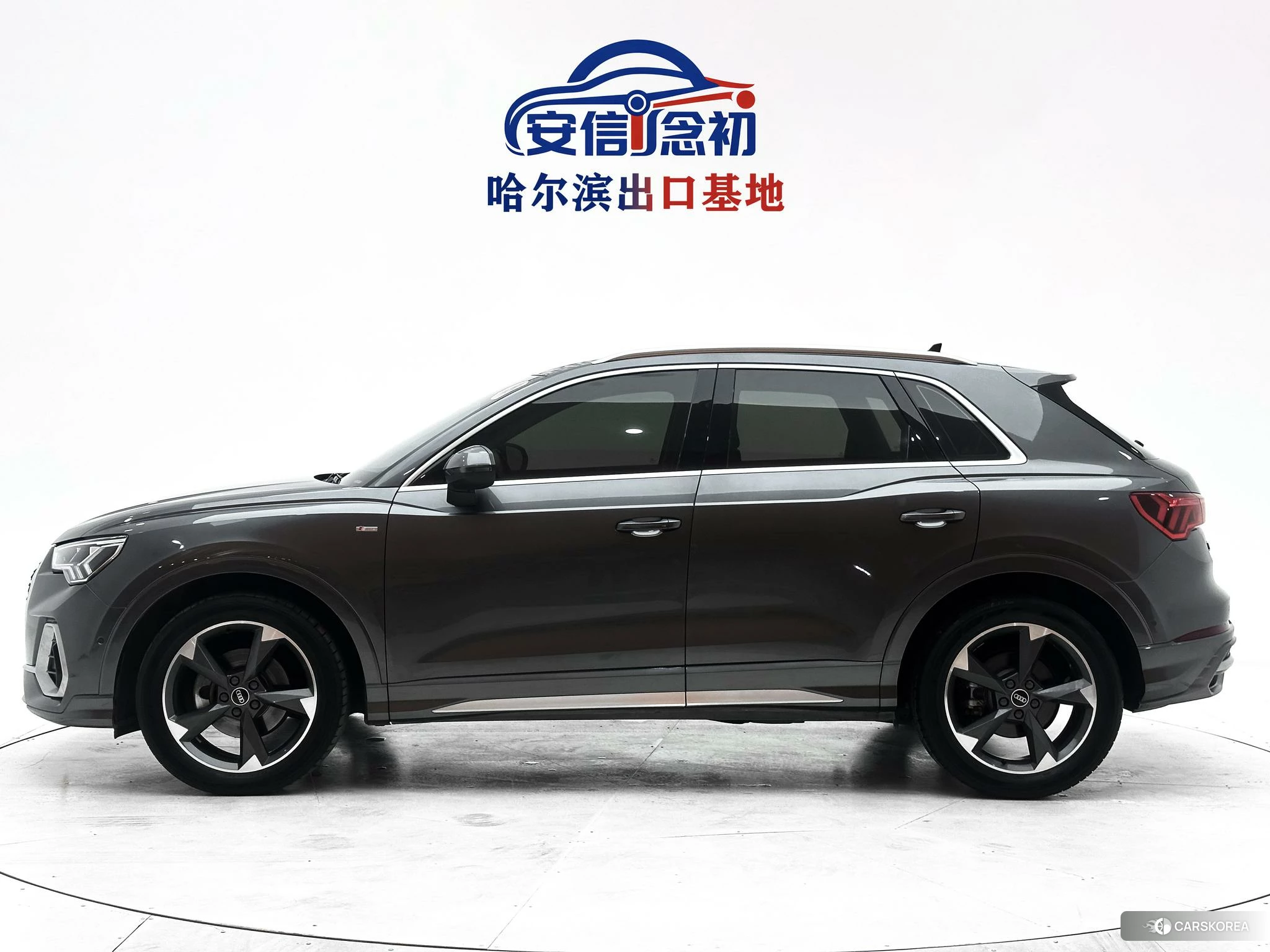 Audi Q3 2020 Темно-серый из Китая