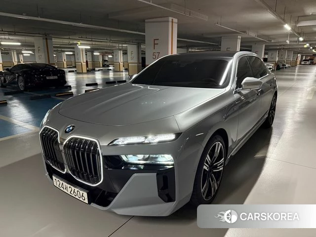 BMW 7 Series (G70) 2023 Серебристо-серый из Кореи