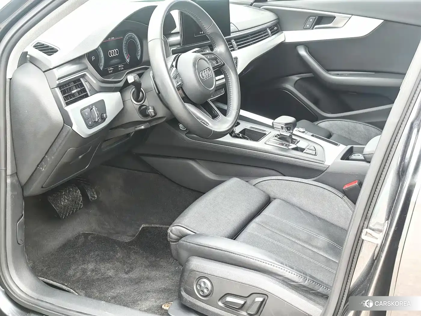 Audi A4L 2022 Silver/gray из Китая